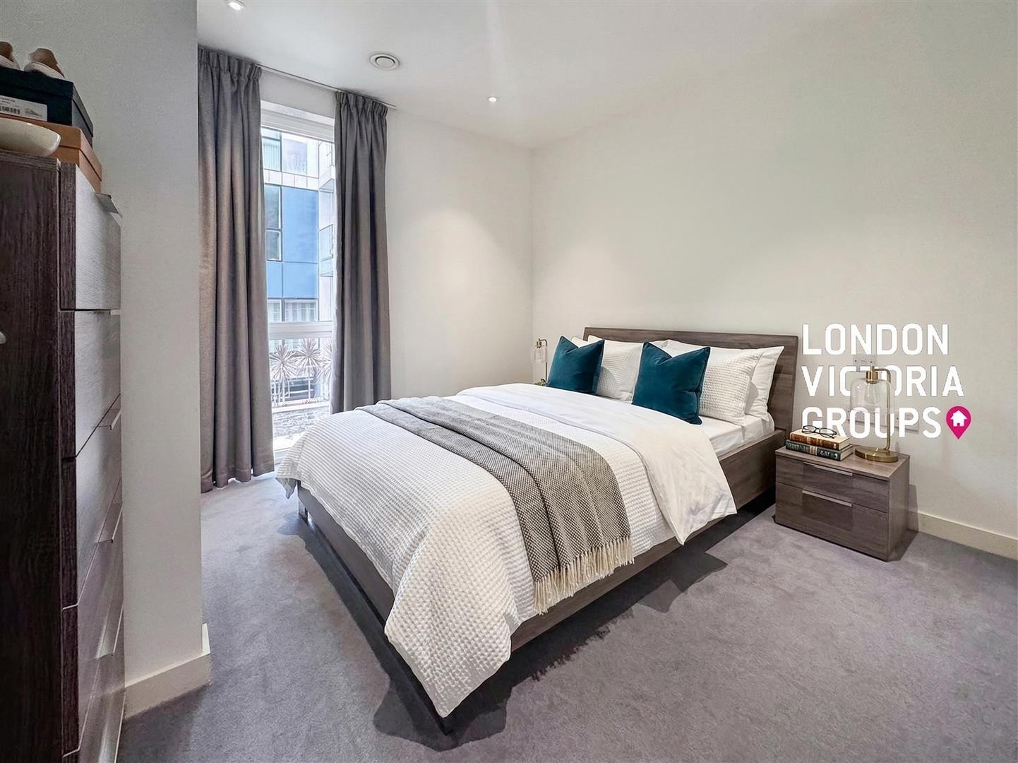 1 bed property in Hartwood Court, Devan Grove, London